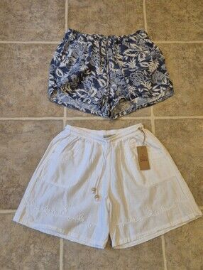 Lot Of 2 Womens Blue Floral Lounge Shorts / White Embroidered Cotton Shorts, Med